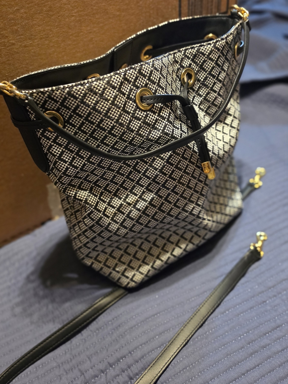 Lauren Ralph Lauren Black and White Drawstring Crossbody with Gold Hardware - Picture 6 of 8